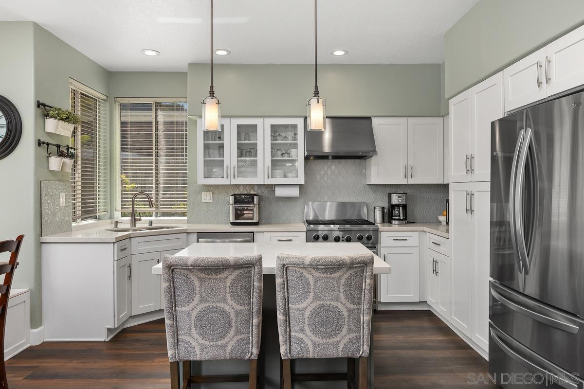 Detail Gallery Image 14 of 38 For 997  Masters Dr, Oceanside,  CA 92057 - 4 Beds | 3 Baths