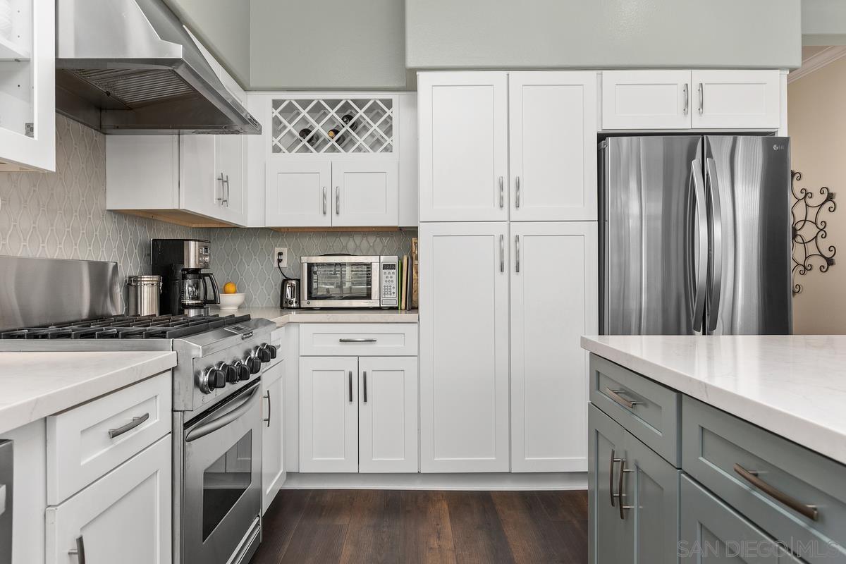 Detail Gallery Image 15 of 38 For 997  Masters Dr, Oceanside,  CA 92057 - 4 Beds | 3 Baths