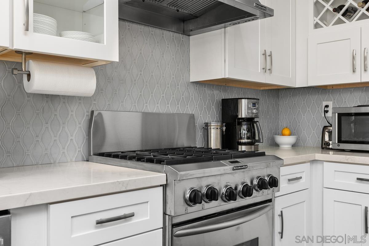 Detail Gallery Image 16 of 38 For 997  Masters Dr, Oceanside,  CA 92057 - 4 Beds | 3 Baths