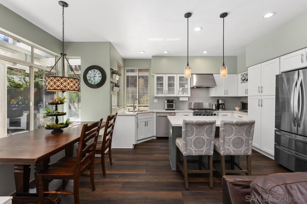 Detail Gallery Image 18 of 38 For 997  Masters Dr, Oceanside,  CA 92057 - 4 Beds | 3 Baths