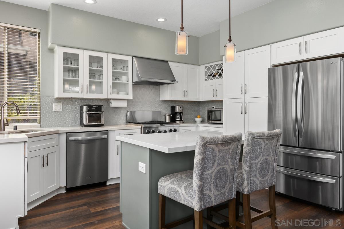 Detail Gallery Image 3 of 38 For 997  Masters Dr, Oceanside,  CA 92057 - 4 Beds | 3 Baths