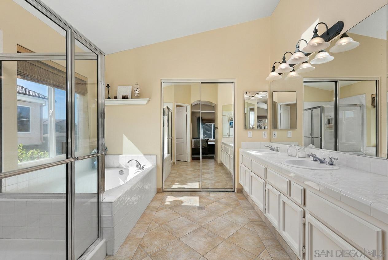 Detail Gallery Image 26 of 38 For 997  Masters Dr, Oceanside,  CA 92057 - 4 Beds | 3 Baths