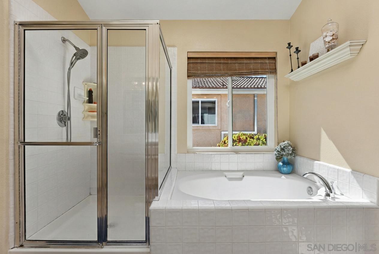 Detail Gallery Image 27 of 38 For 997  Masters Dr, Oceanside,  CA 92057 - 4 Beds | 3 Baths