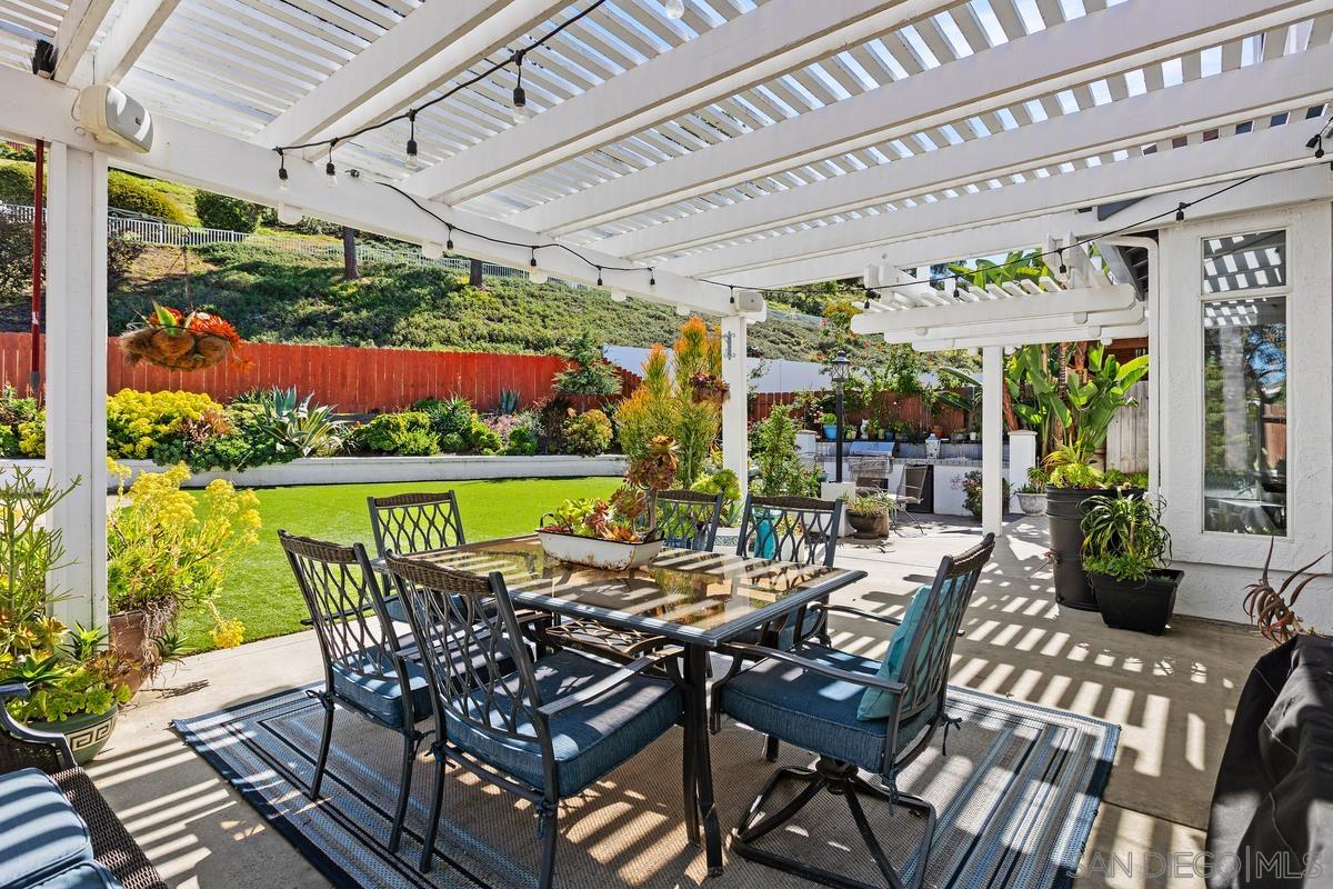 Detail Gallery Image 32 of 38 For 997  Masters Dr, Oceanside,  CA 92057 - 4 Beds | 3 Baths