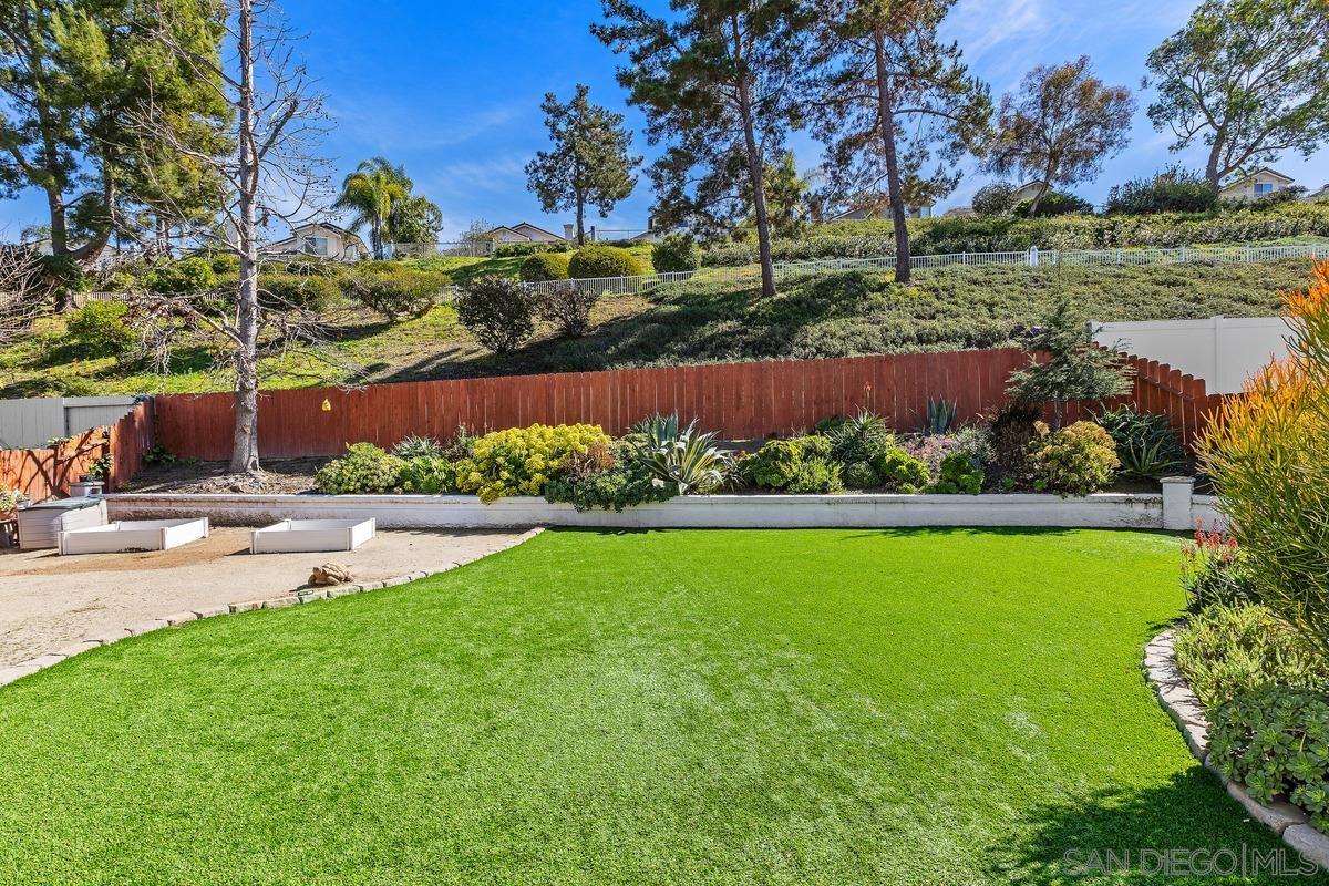 Detail Gallery Image 33 of 38 For 997  Masters Dr, Oceanside,  CA 92057 - 4 Beds | 3 Baths