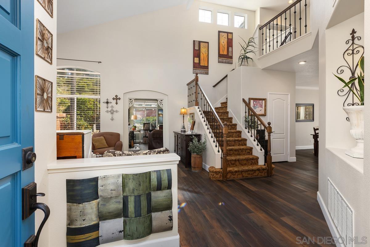 Detail Gallery Image 6 of 38 For 997  Masters Dr, Oceanside,  CA 92057 - 4 Beds | 3 Baths