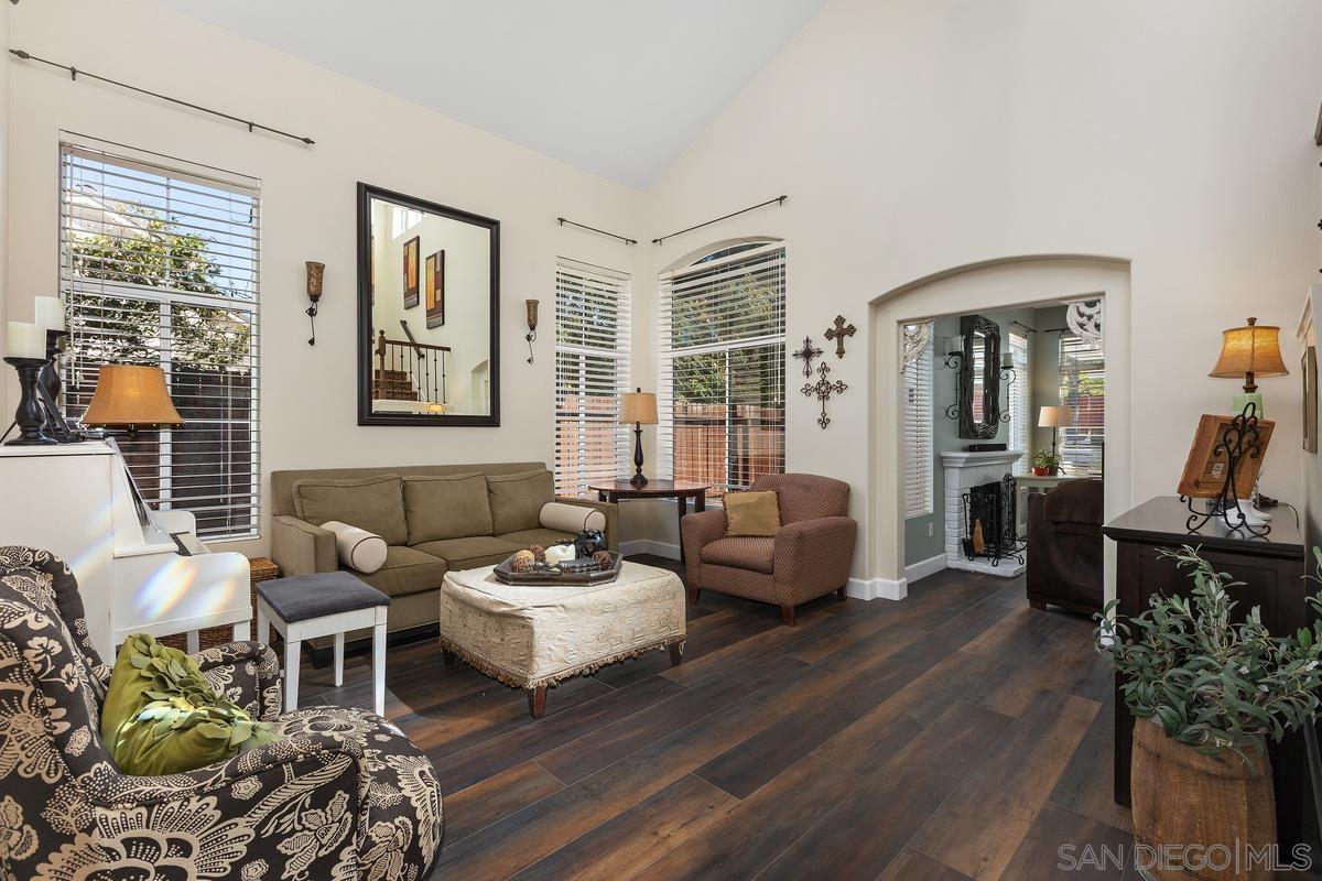 Detail Gallery Image 8 of 38 For 997  Masters Dr, Oceanside,  CA 92057 - 4 Beds | 3 Baths