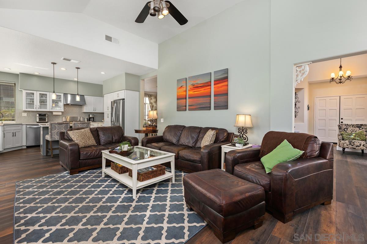 Detail Gallery Image 10 of 38 For 997  Masters Dr, Oceanside,  CA 92057 - 4 Beds | 3 Baths