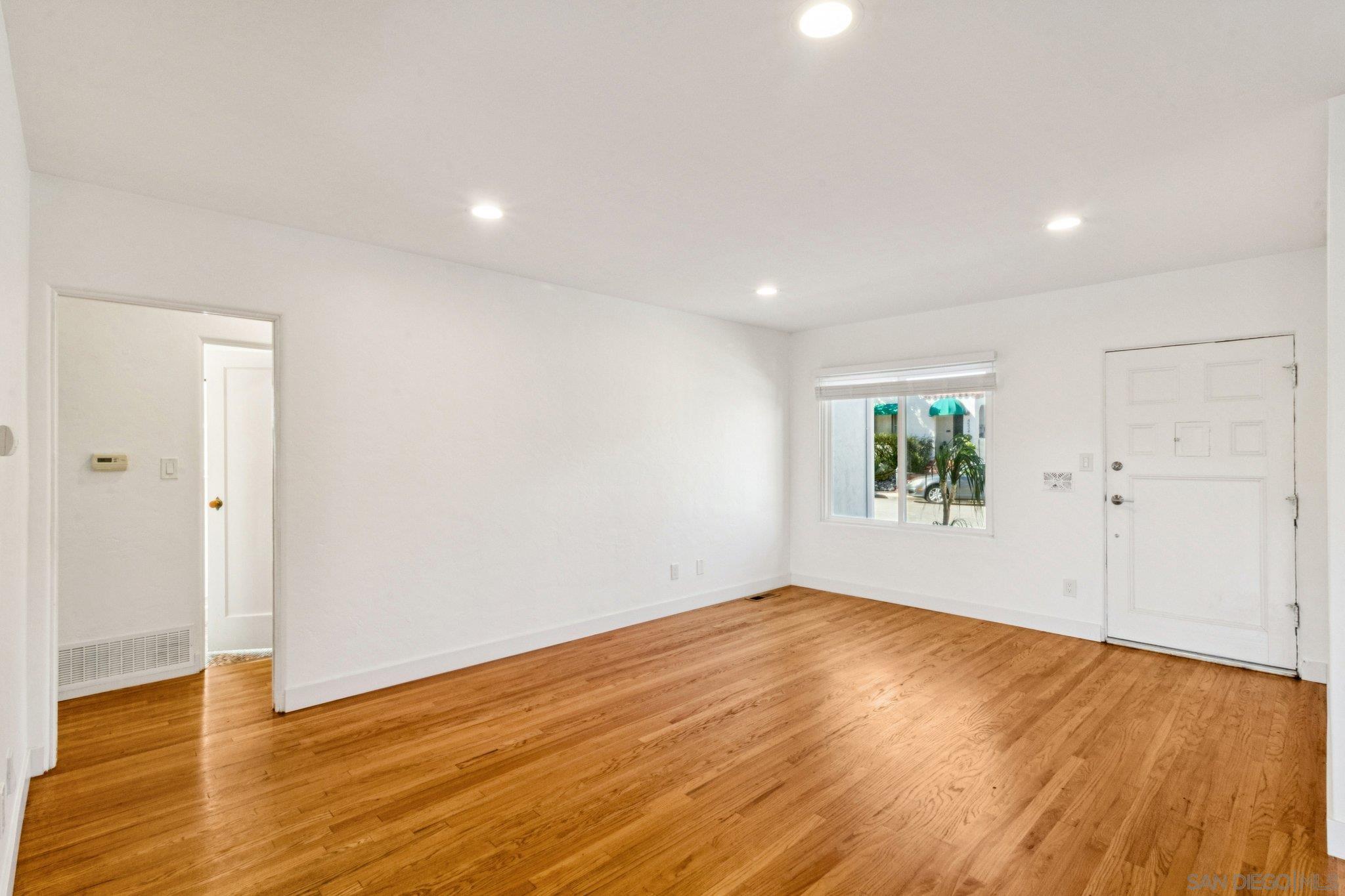 Detail Gallery Image 4 of 33 For 4537  45th St, San Diego,  CA 92115 - 2 Beds | 2 Baths