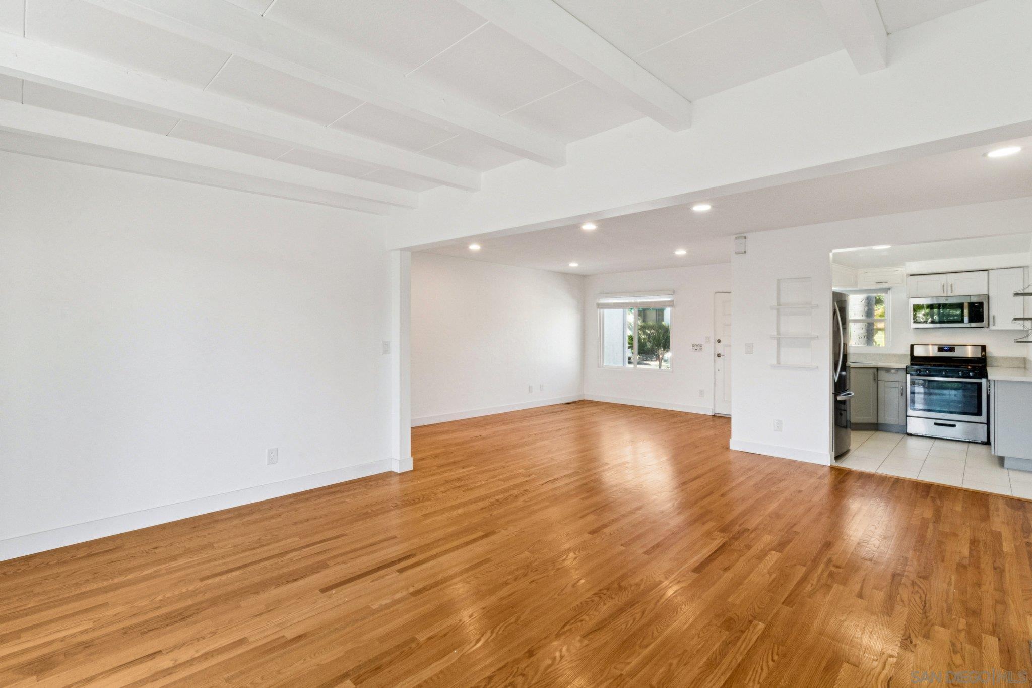 Detail Gallery Image 9 of 33 For 4537  45th St, San Diego,  CA 92115 - 2 Beds | 2 Baths