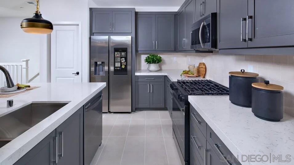 Detail Gallery Image 4 of 17 For 14006  Lumurine Way, San Diego,  CA 92126 - 2 Beds | 2 Baths