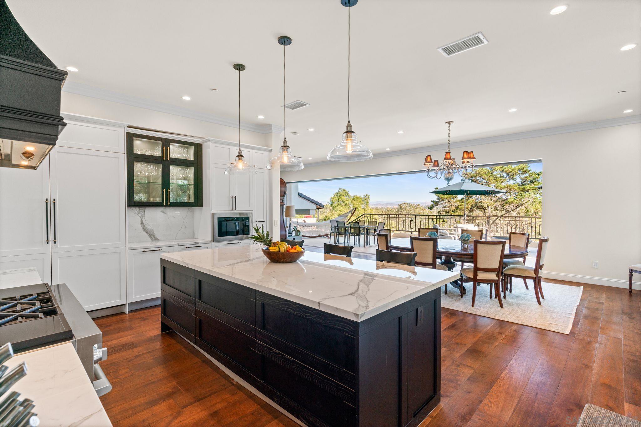 Detail Gallery Image 15 of 75 For 13995  Mira Montana Dr, Del Mar,  CA 92014 - 7 Beds | 6/2 Baths