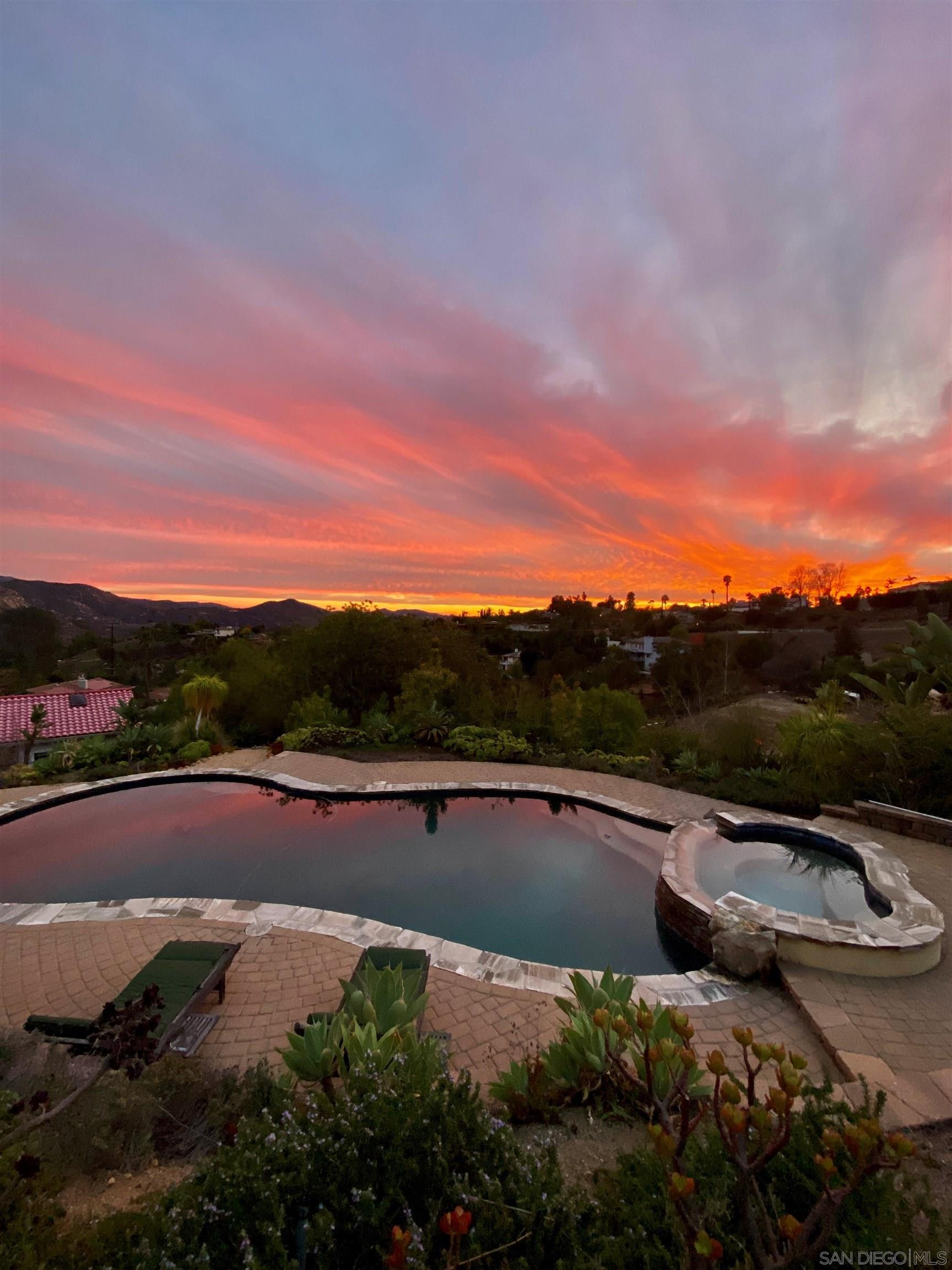 Detail Gallery Image 3 of 67 For 2871  Anaheim St, Escondido,  CA 92025 - 3 Beds | 2/1 Baths