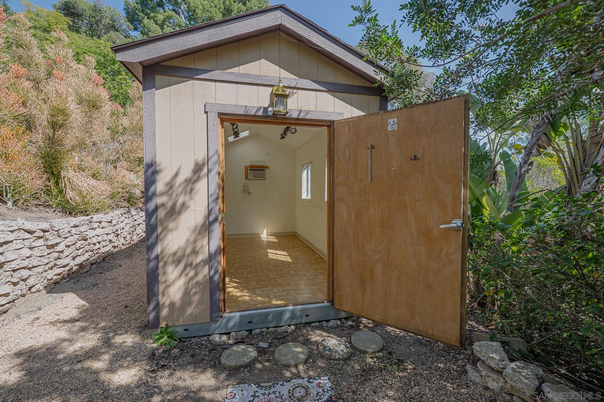 Detail Gallery Image 6 of 67 For 2871  Anaheim St, Escondido,  CA 92025 - 3 Beds | 2/1 Baths