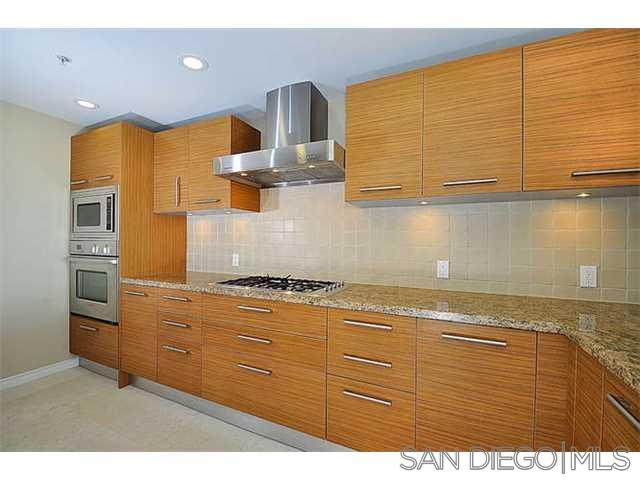 Detail Gallery Image 4 of 25 For 1431  Pacific Highway  414, San Diego,  CA 92101 - 3 Beds | 2/1 Baths
