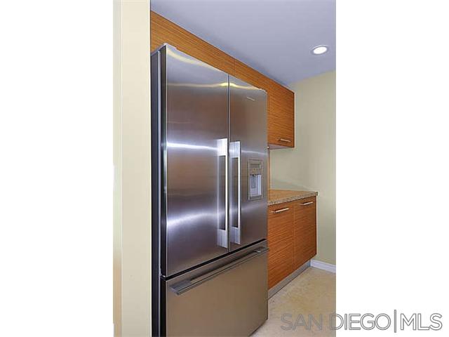 Detail Gallery Image 5 of 25 For 1431  Pacific Highway  414, San Diego,  CA 92101 - 3 Beds | 2/1 Baths