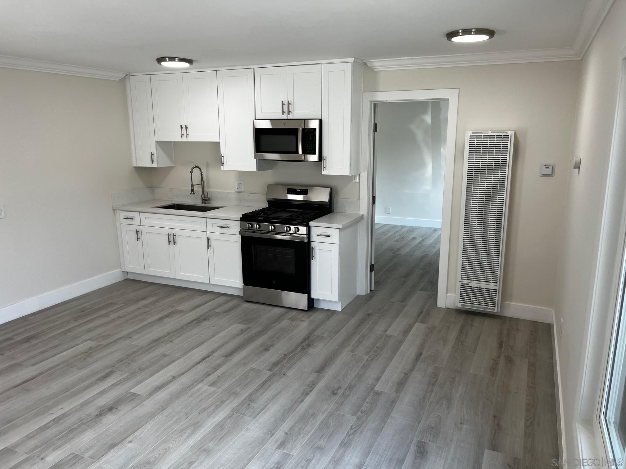 Detail Gallery Image 2 of 26 For 525 S Freeman St, Oceanside,  CA 92054 - – Beds | – Baths