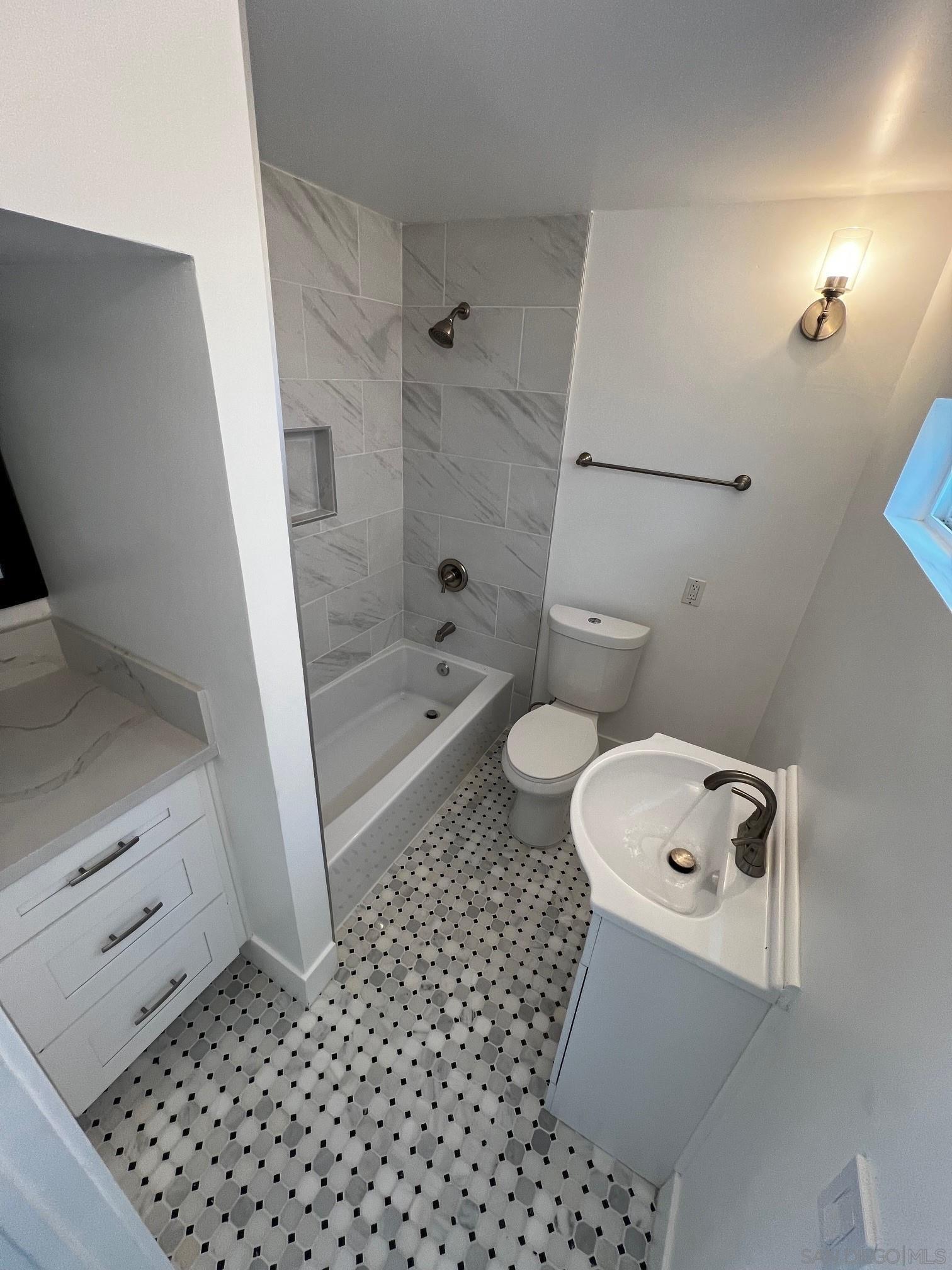 Detail Gallery Image 12 of 26 For 525 S Freeman St, Oceanside,  CA 92054 - – Beds | – Baths