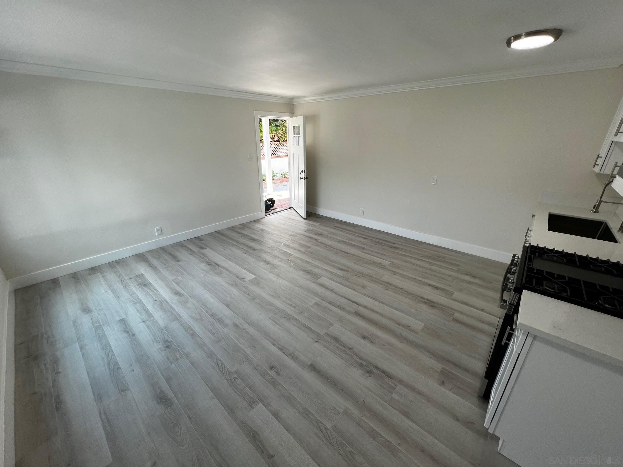 Detail Gallery Image 8 of 26 For 525 S Freeman St, Oceanside,  CA 92054 - – Beds | – Baths