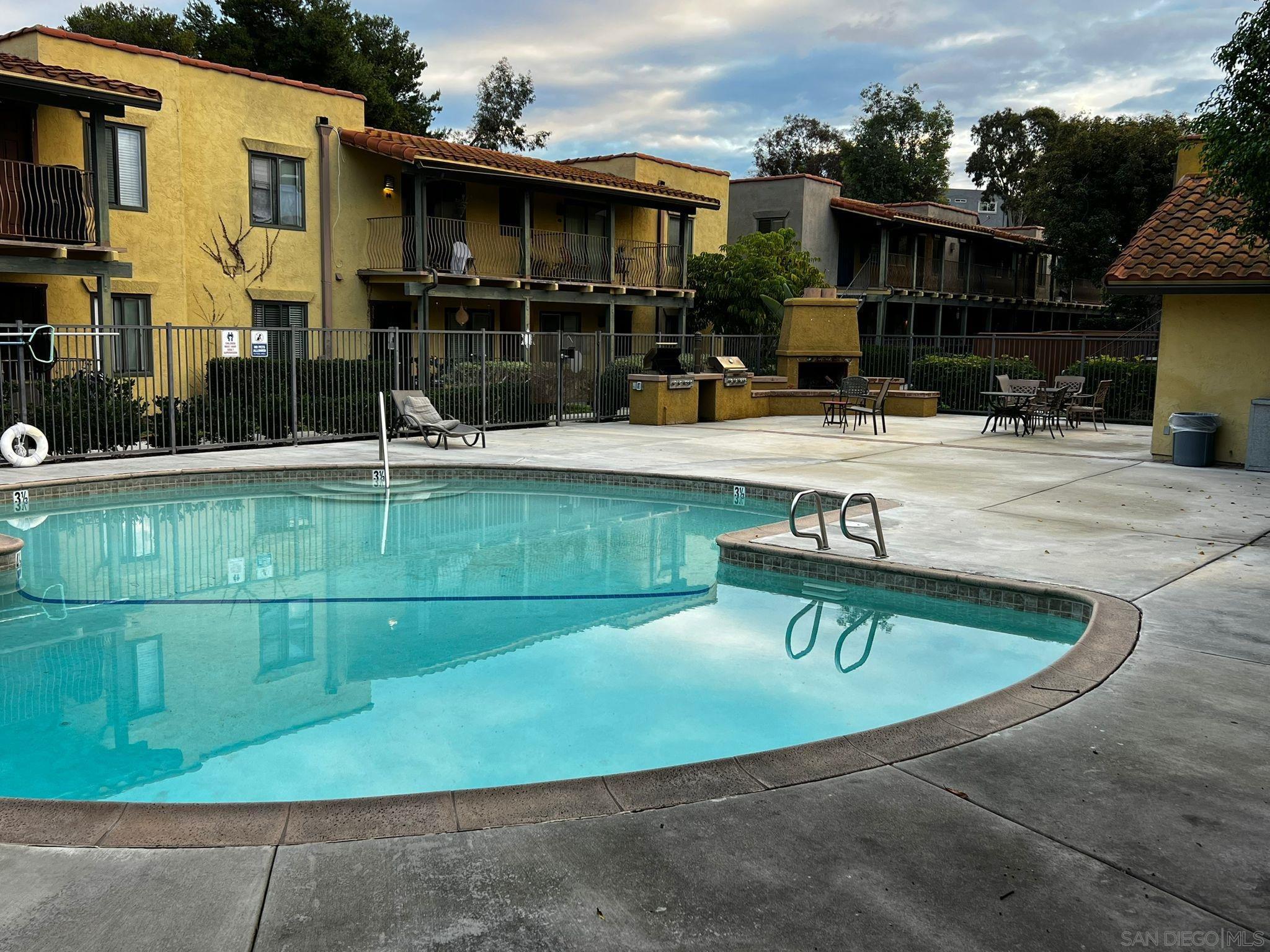 Detail Gallery Image 14 of 17 For 2360  Paseo De Laura  #1,  Oceanside,  CA 92056 - 1 Beds | 1 Baths