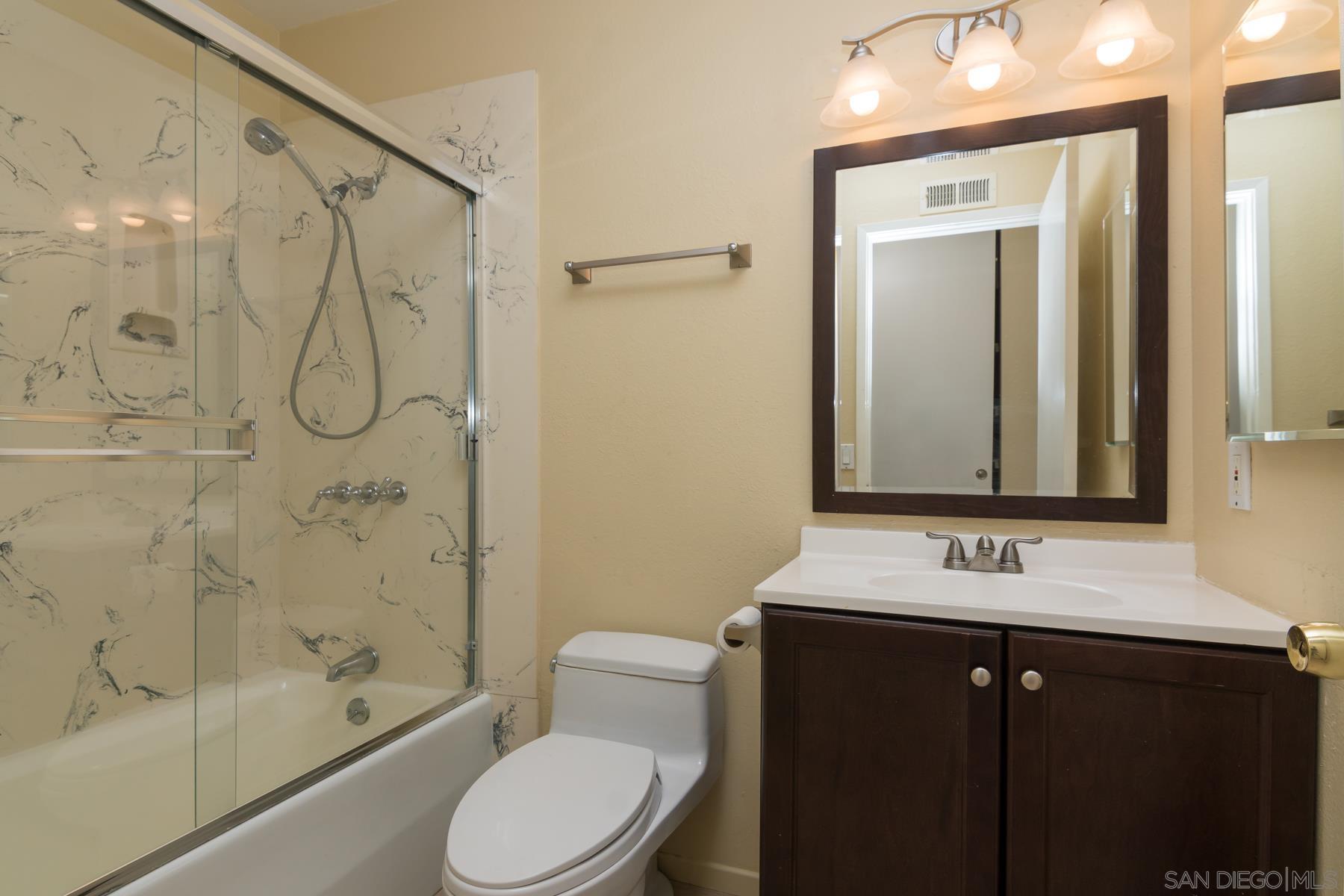 Detail Gallery Image 14 of 26 For 10939  Avenida Del Gato, San Diego,  CA 92126 - 3 Beds | 2 Baths