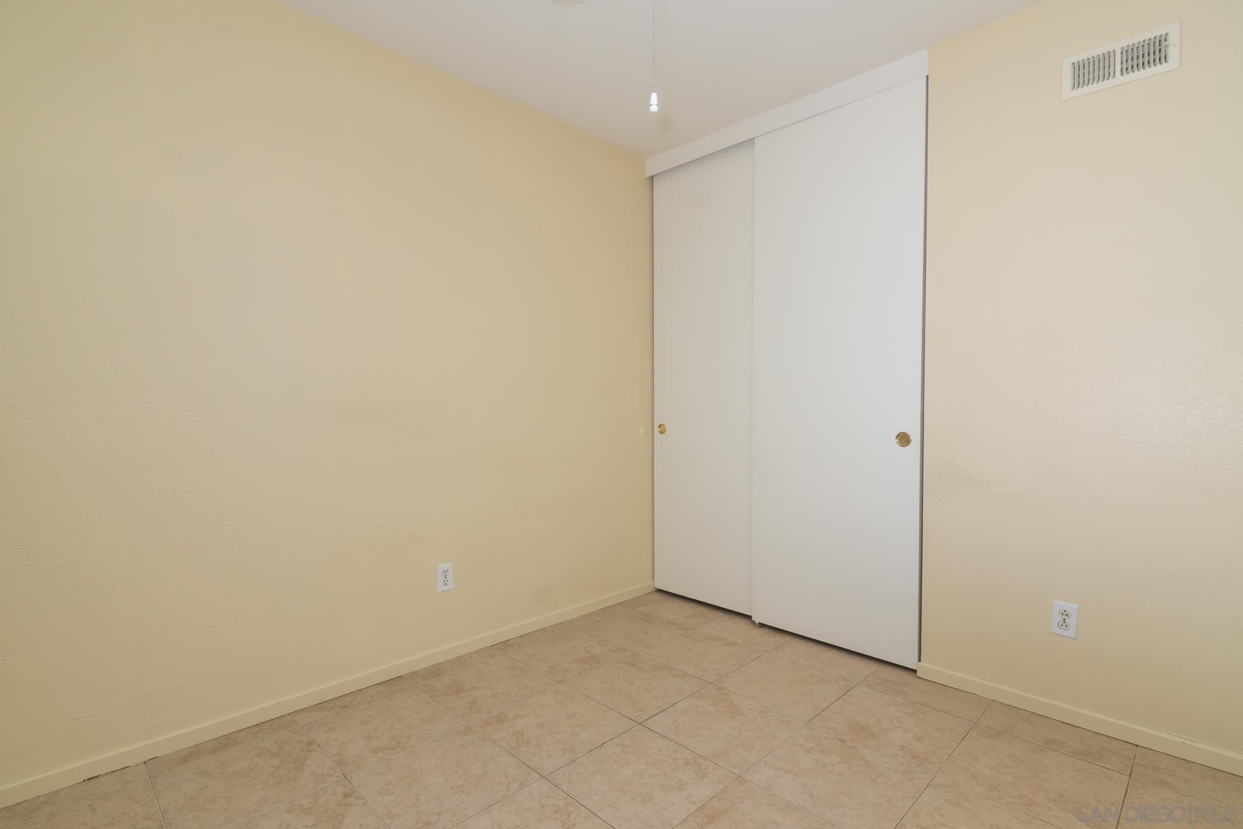 Detail Gallery Image 20 of 26 For 10939  Avenida Del Gato, San Diego,  CA 92126 - 3 Beds | 2 Baths