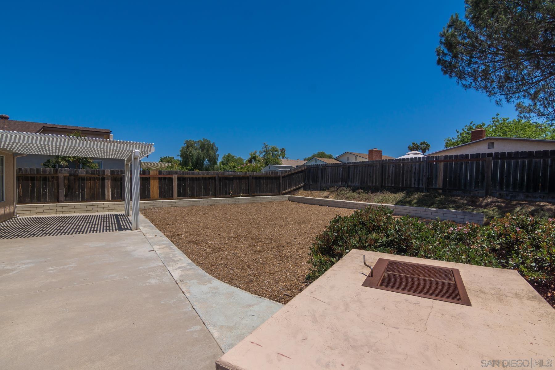 Detail Gallery Image 24 of 26 For 10939  Avenida Del Gato, San Diego,  CA 92126 - 3 Beds | 2 Baths