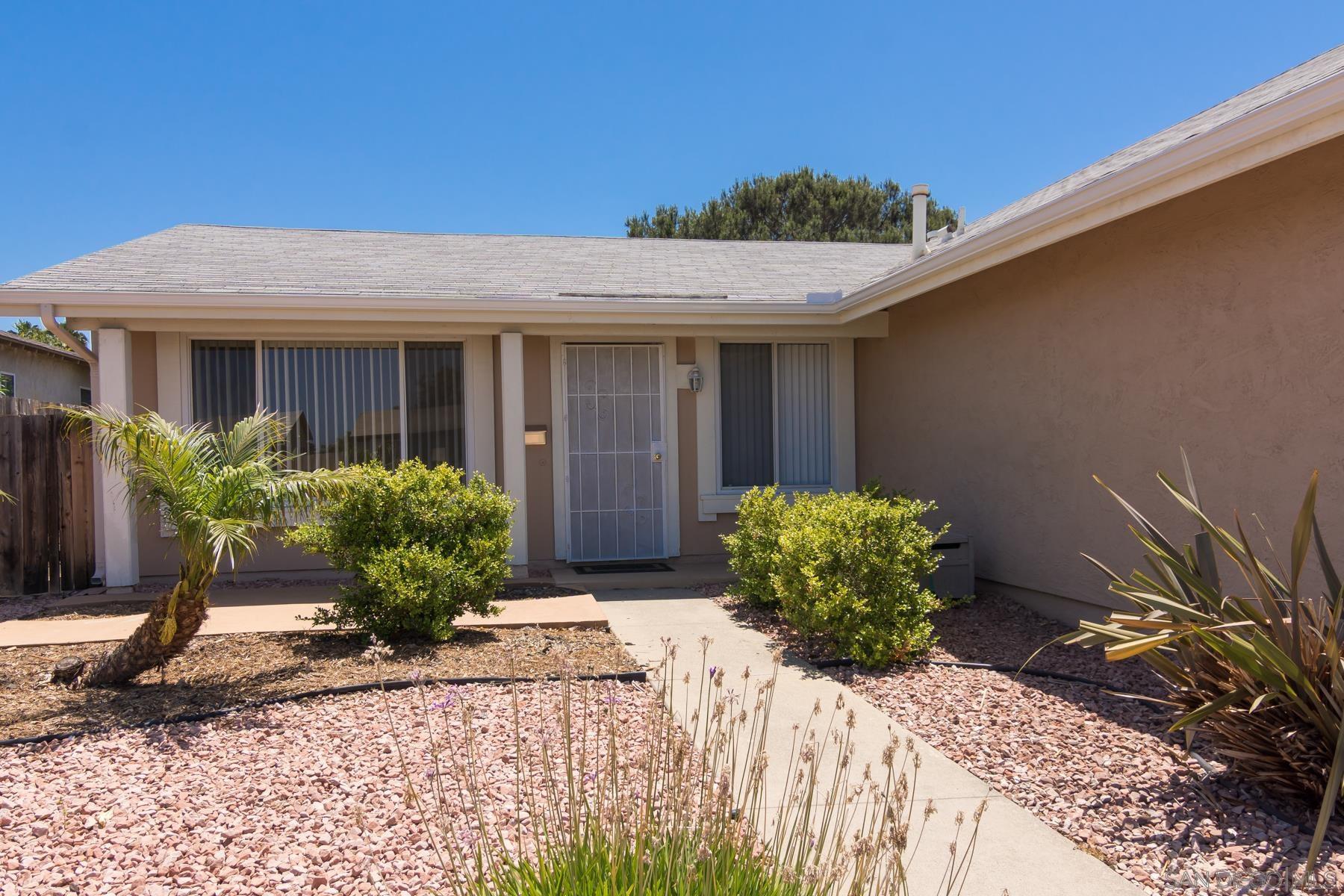 Detail Gallery Image 5 of 26 For 10939  Avenida Del Gato, San Diego,  CA 92126 - 3 Beds | 2 Baths