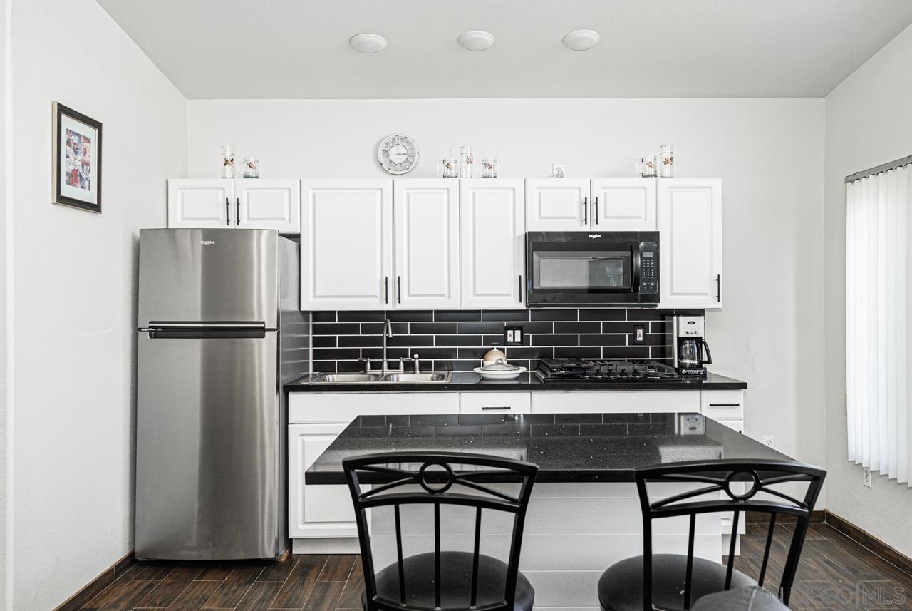 Detail Gallery Image 2 of 15 For 262  Flowerdale Ln, San Diego,  CA 92114 - 1 Beds | 1 Baths