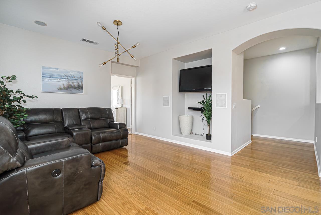 Detail Gallery Image 2 of 21 For 2735  Brighton Court Rd  1, Chula Vista,  CA 91915 - 2 Beds | 2 Baths