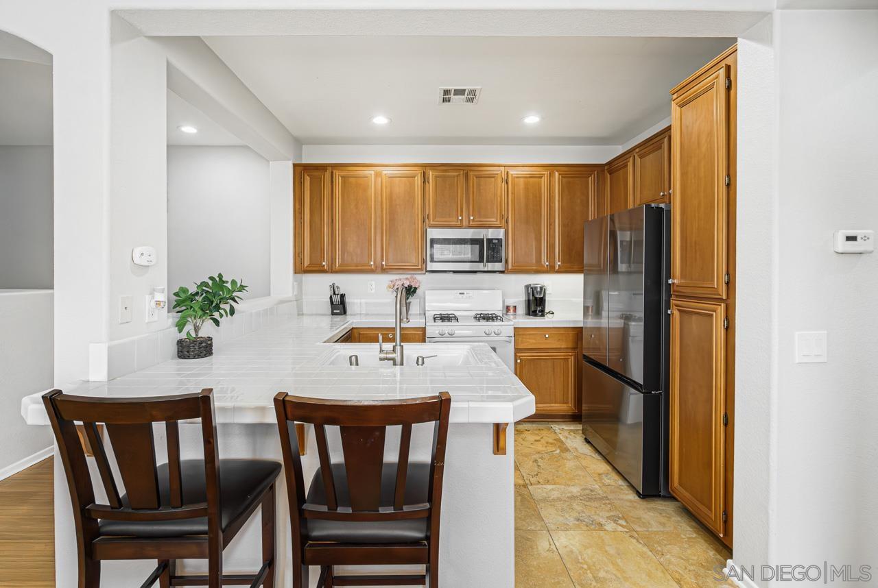 Detail Gallery Image 4 of 21 For 2735  Brighton Court Rd  1, Chula Vista,  CA 91915 - 2 Beds | 2 Baths