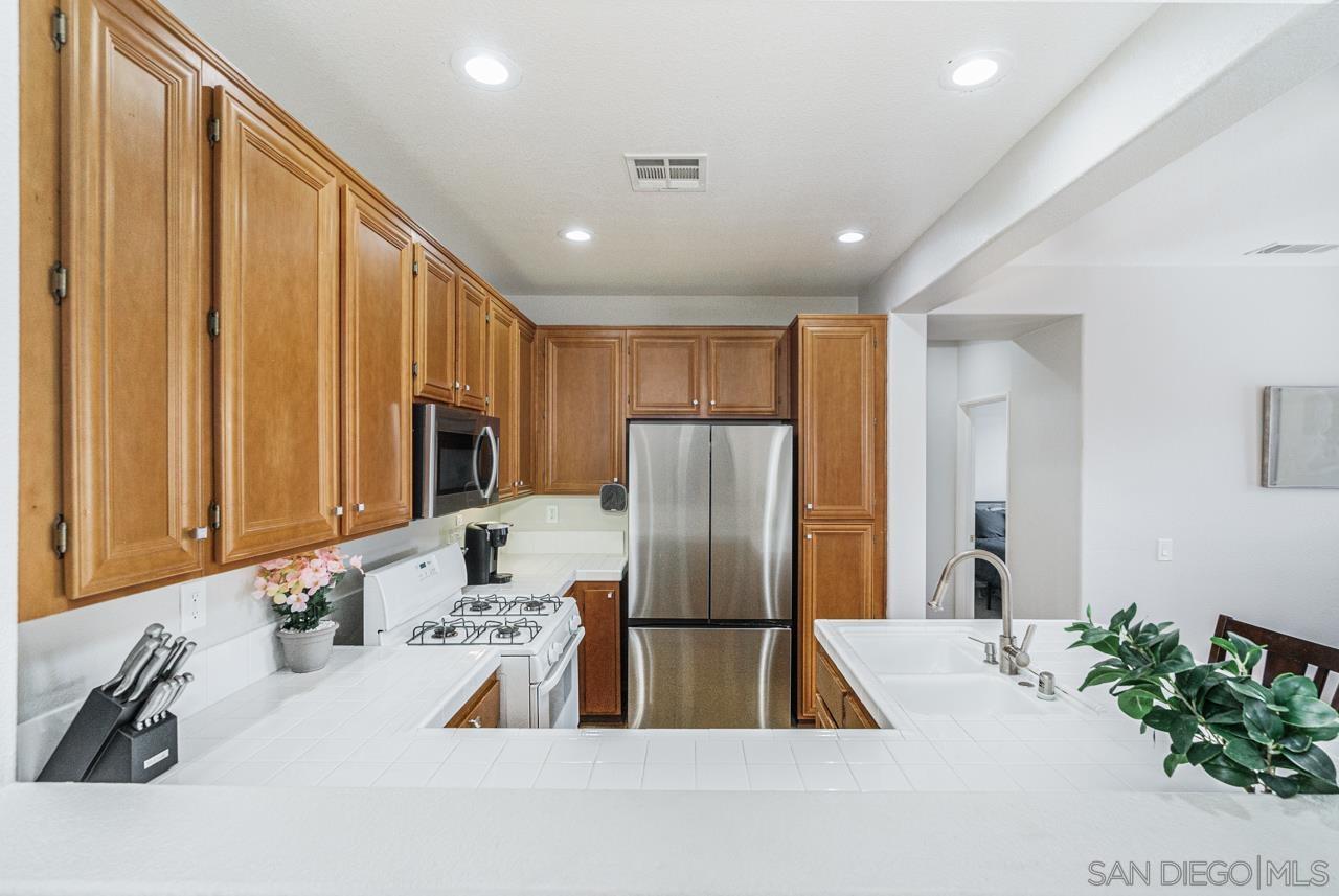 Detail Gallery Image 6 of 21 For 2735  Brighton Court Rd  1, Chula Vista,  CA 91915 - 2 Beds | 2 Baths