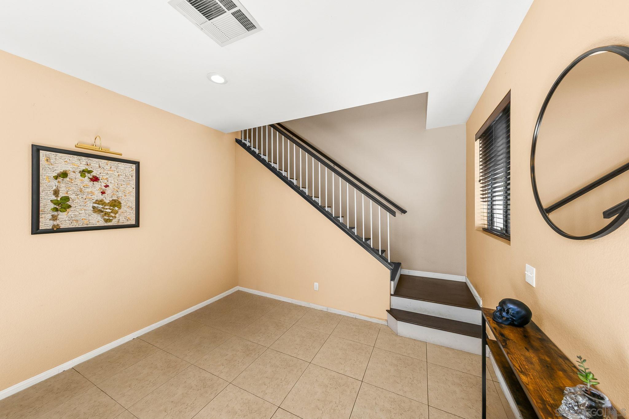 Detail Gallery Image 4 of 33 For 919  Caminito Estrella, Chula Vista,  CA 91910 - 4 Beds | 2/1 Baths