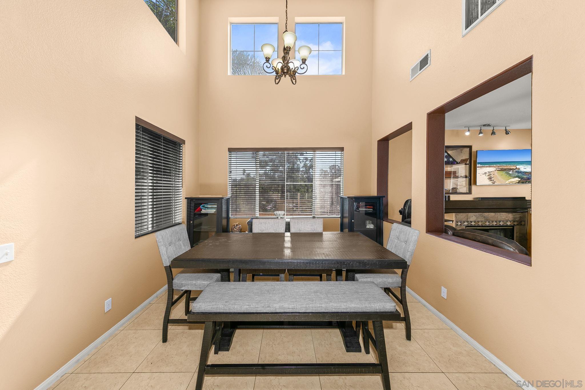 Detail Gallery Image 9 of 33 For 919  Caminito Estrella, Chula Vista,  CA 91910 - 4 Beds | 2/1 Baths