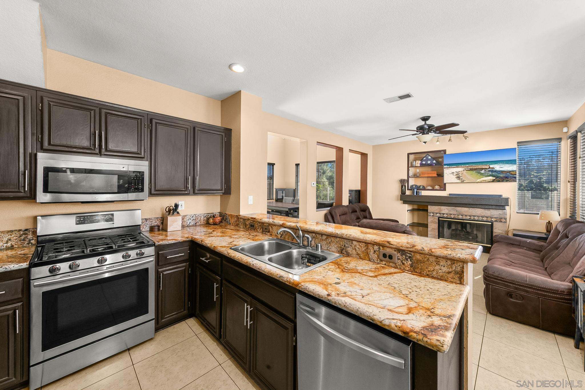 Detail Gallery Image 10 of 33 For 919  Caminito Estrella, Chula Vista,  CA 91910 - 4 Beds | 2/1 Baths