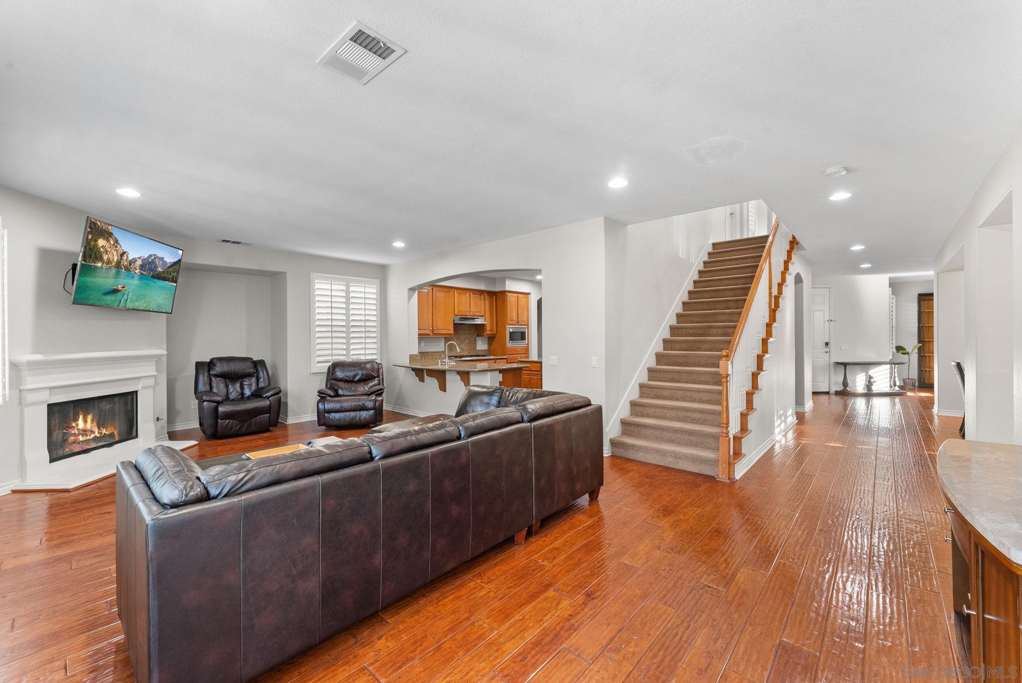 Detail Gallery Image 11 of 34 For 732 N Fox Run Pl, Chula Vista,  CA 91914 - 4 Beds | 3 Baths