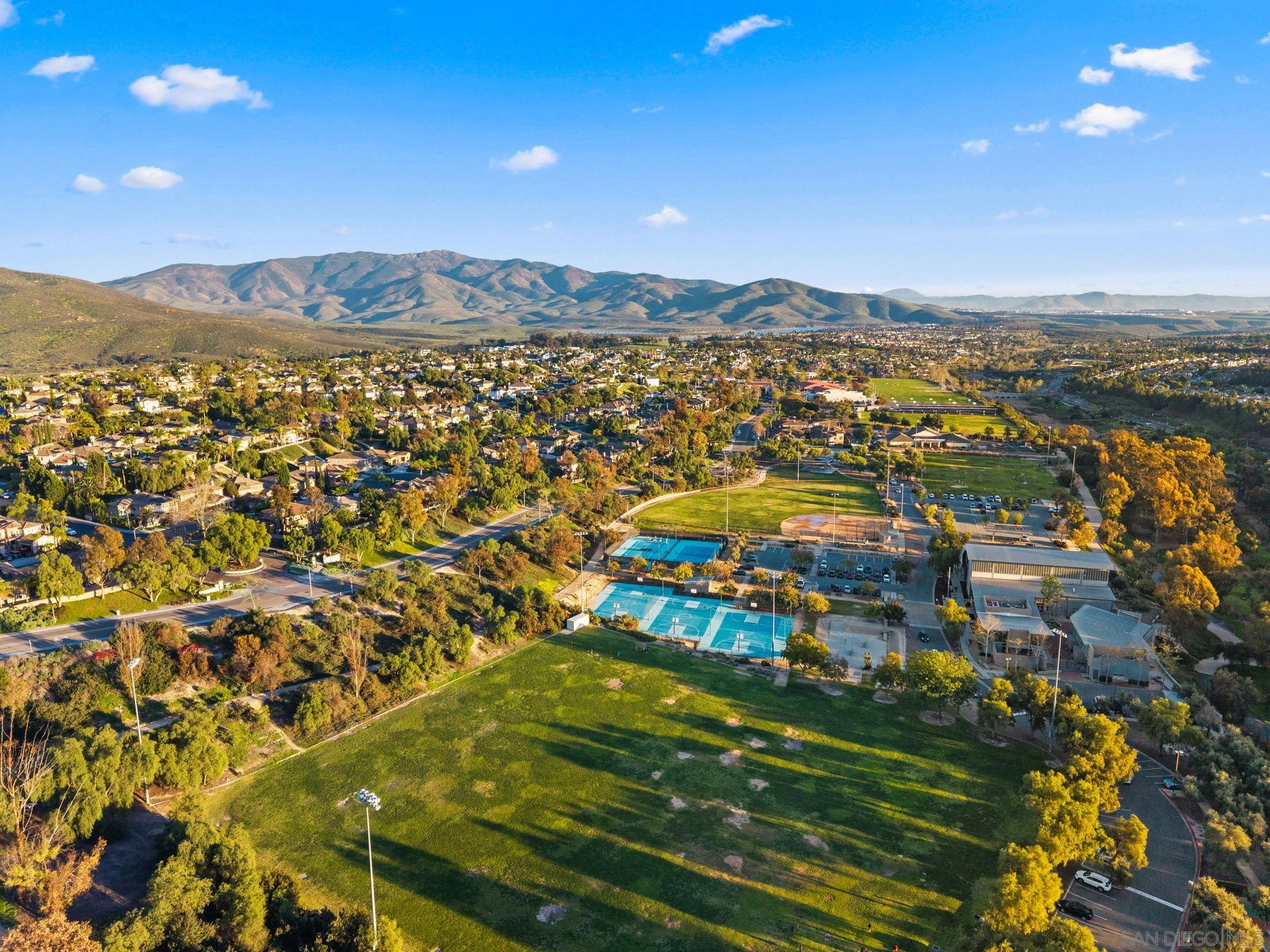 Detail Gallery Image 30 of 34 For 732 N Fox Run Pl, Chula Vista,  CA 91914 - 4 Beds | 3 Baths