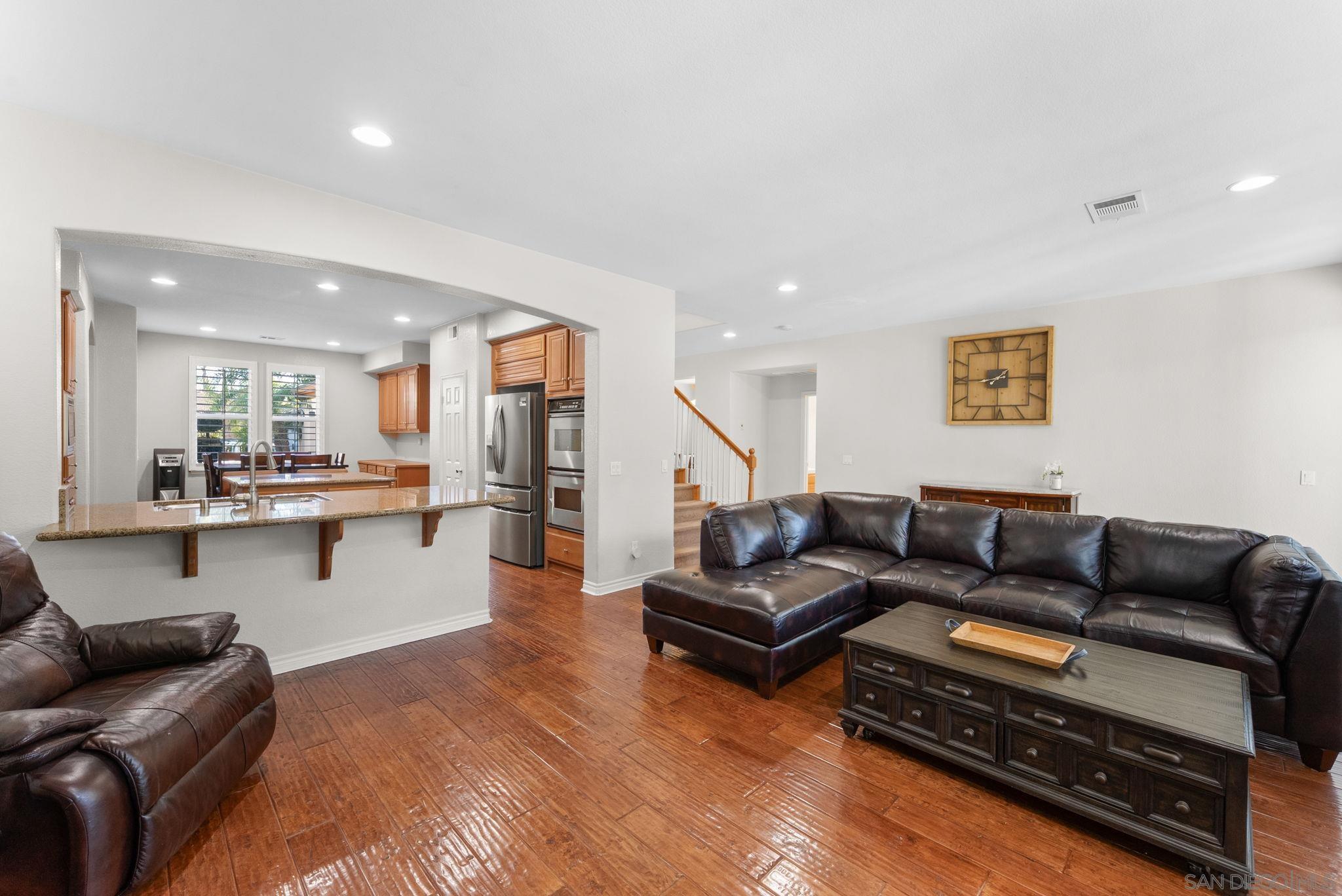 Detail Gallery Image 9 of 34 For 732 N Fox Run Pl, Chula Vista,  CA 91914 - 4 Beds | 3 Baths