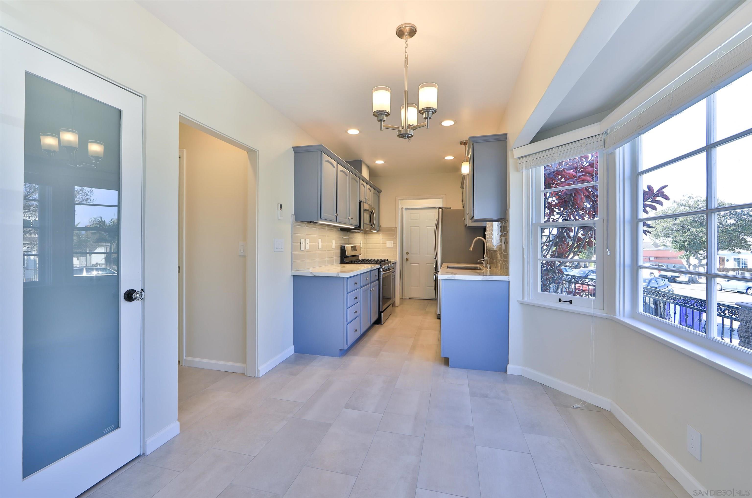 Detail Gallery Image 3 of 17 For 2005  J St., San Diego,  CA 92102 - 2 Beds | 1 Baths