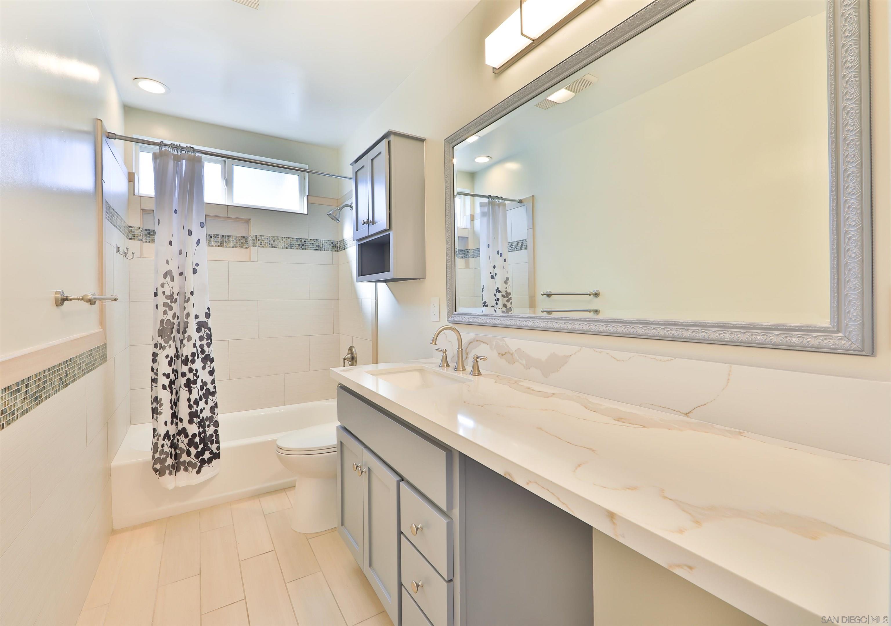 Detail Gallery Image 10 of 17 For 2005  J St., San Diego,  CA 92102 - 2 Beds | 1 Baths