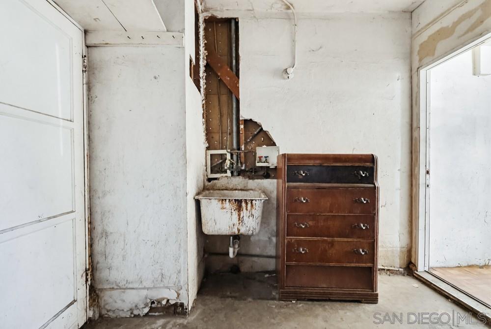 Detail Gallery Image 13 of 73 For 10036  Arleta Ave, Pacoima,  CA 91331 - 5 Beds | 3 Baths