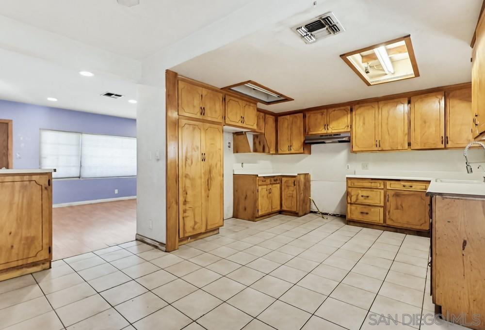 Detail Gallery Image 16 of 73 For 10036  Arleta Ave, Pacoima,  CA 91331 - 5 Beds | 3 Baths