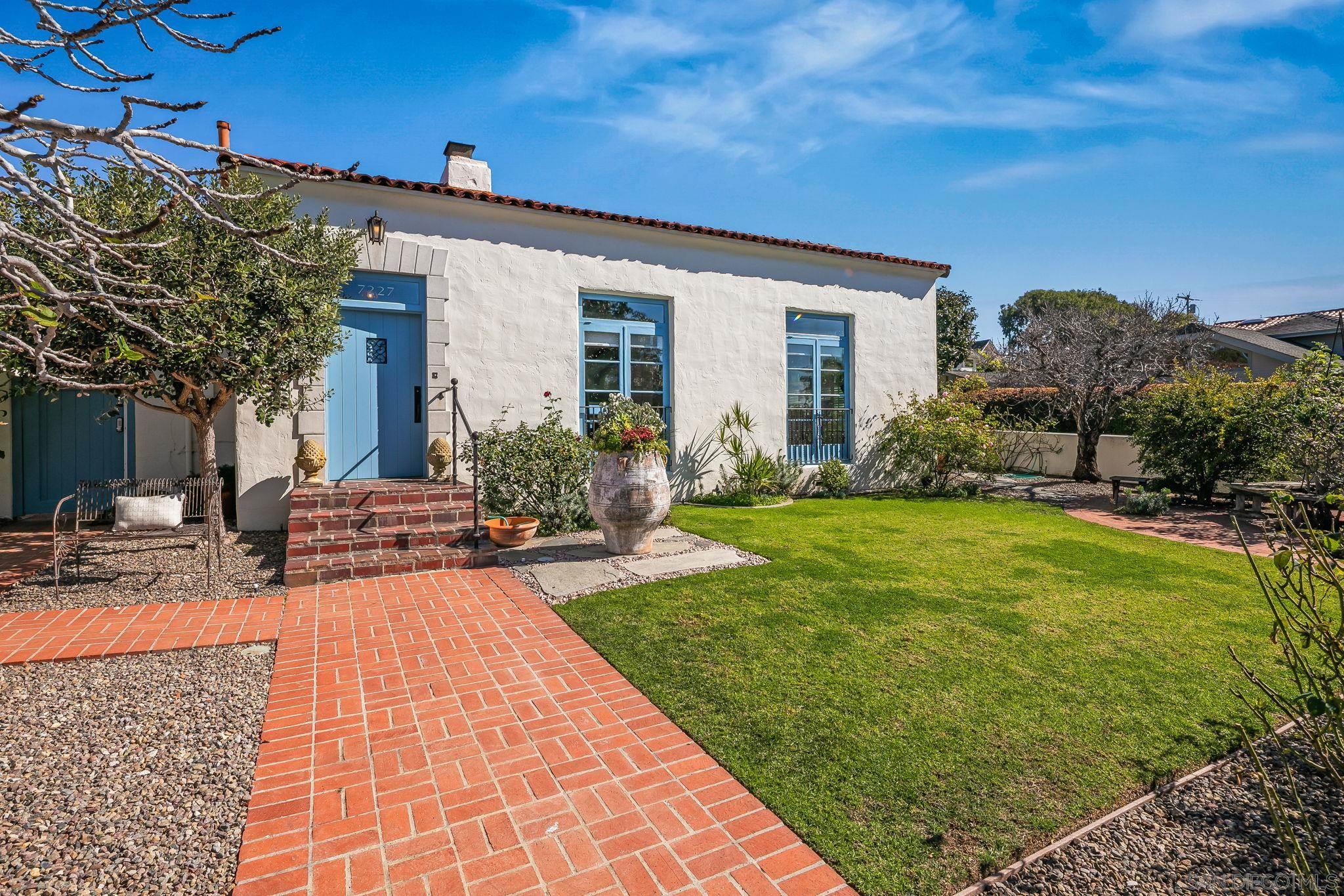 Detail Gallery Image 2 of 49 For 7227  Olivetas Ave, La Jolla,  CA 92037 - 4 Beds | 3 Baths