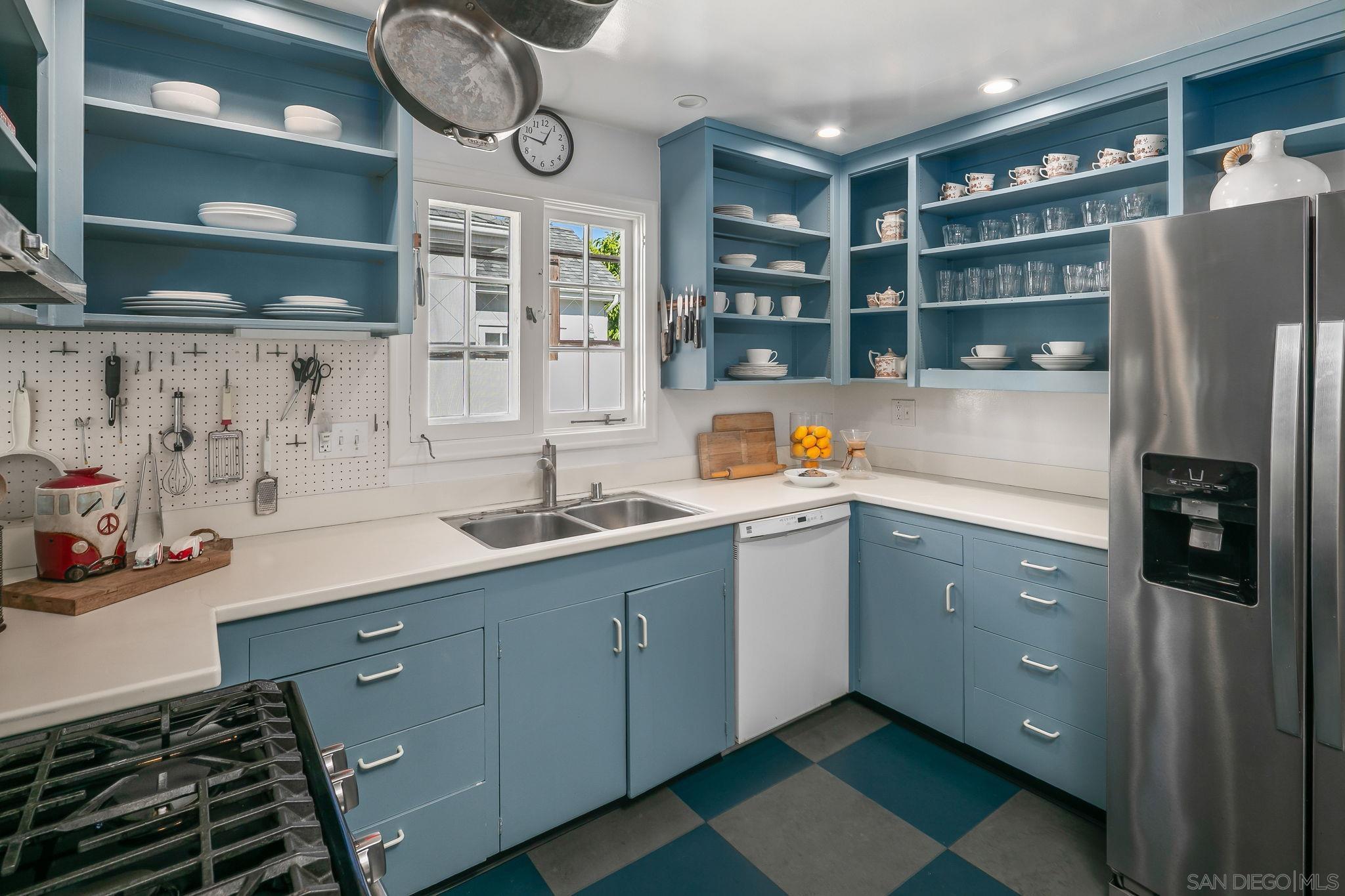 Detail Gallery Image 19 of 49 For 7227  Olivetas Ave, La Jolla,  CA 92037 - 4 Beds | 3 Baths