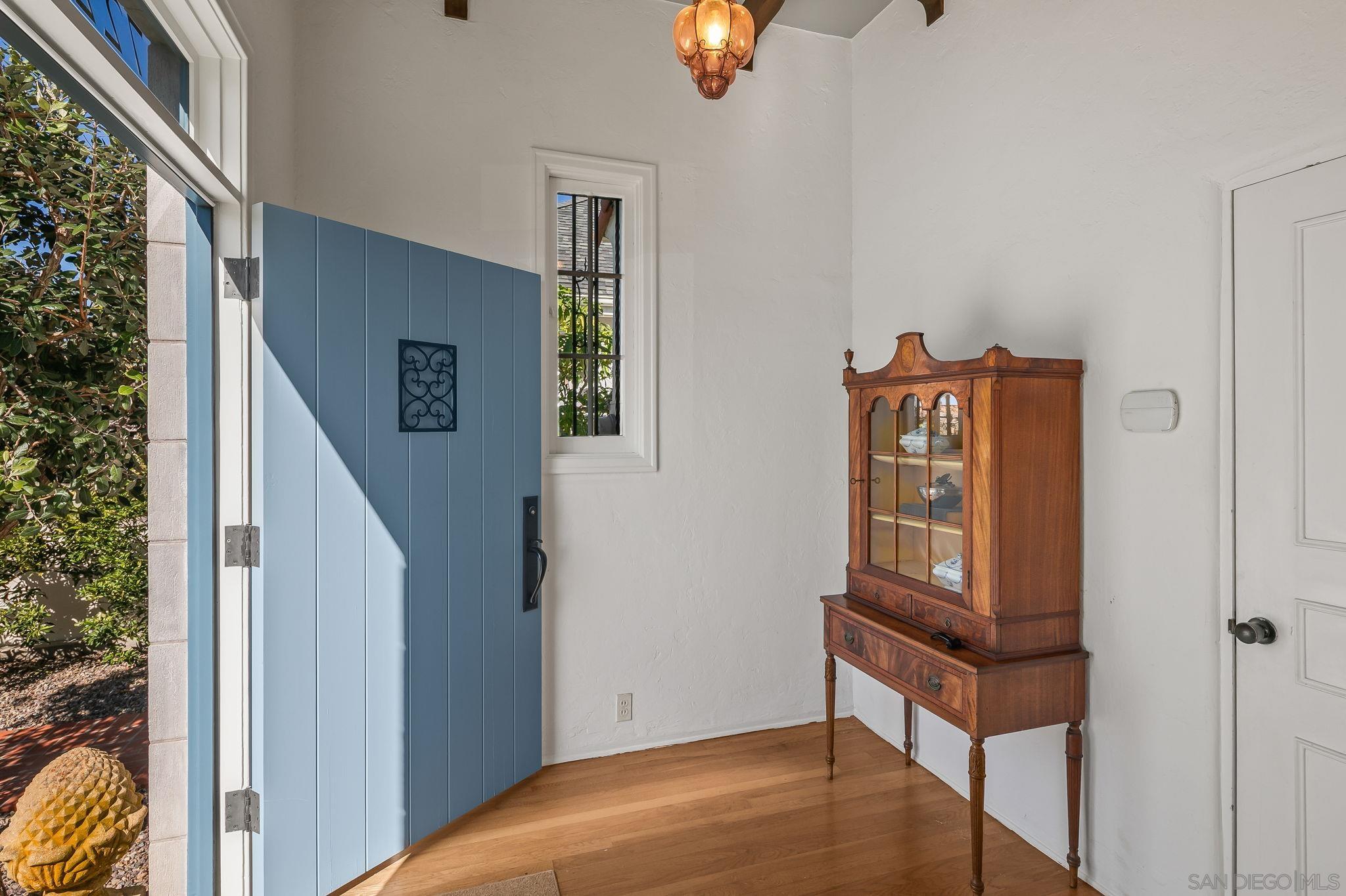 Detail Gallery Image 3 of 49 For 7227  Olivetas Ave, La Jolla,  CA 92037 - 4 Beds | 3 Baths