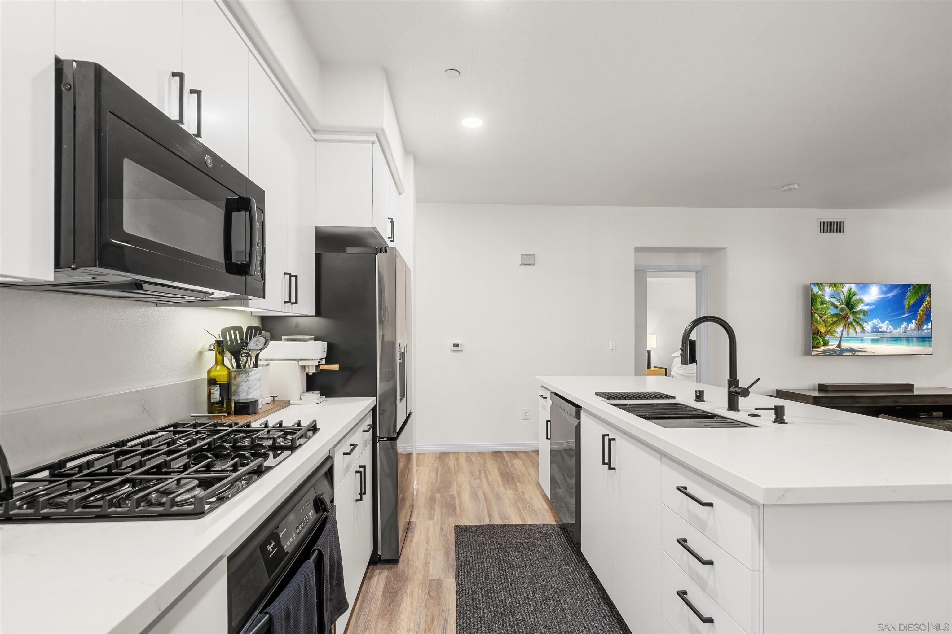 Detail Gallery Image 3 of 37 For 8233  Station Village Ln  #2117,  San Diego,  CA 92108 - 2 Beds | 2 Baths