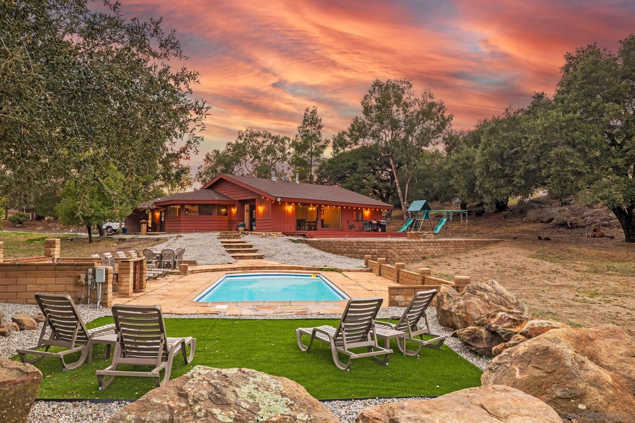 Detail Gallery Image 2 of 44 For 3280  Black Oak Lane, Julian,  CA 92036 - 4 Beds | 2 Baths