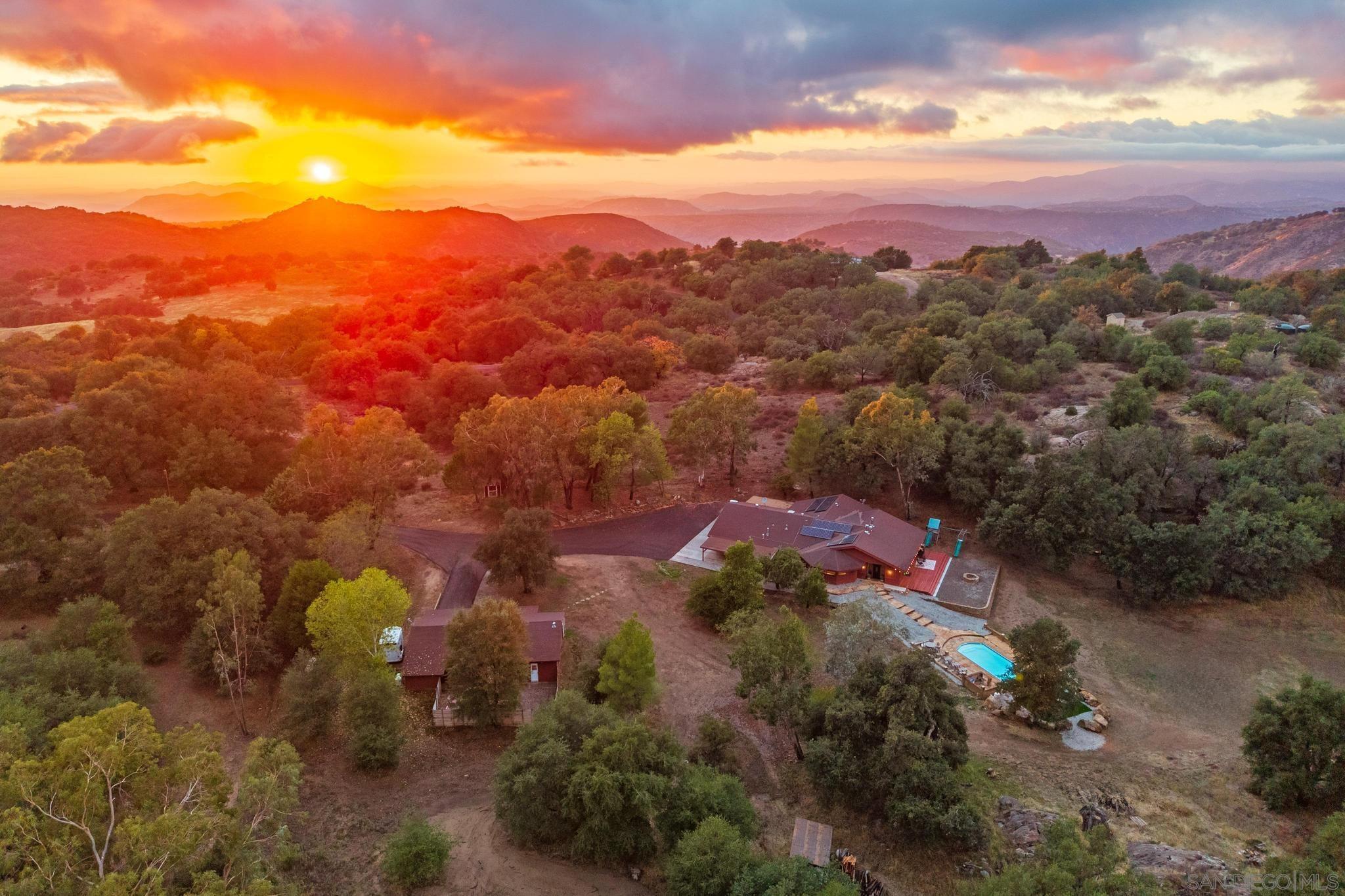 Detail Gallery Image 9 of 44 For 3280  Black Oak Lane, Julian,  CA 92036 - 4 Beds | 2 Baths
