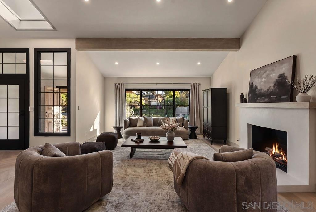 Detail Gallery Image 11 of 63 For 8390  Cliffridge Ln, La Jolla,  CA 92037 - 4 Beds | 2/1 Baths