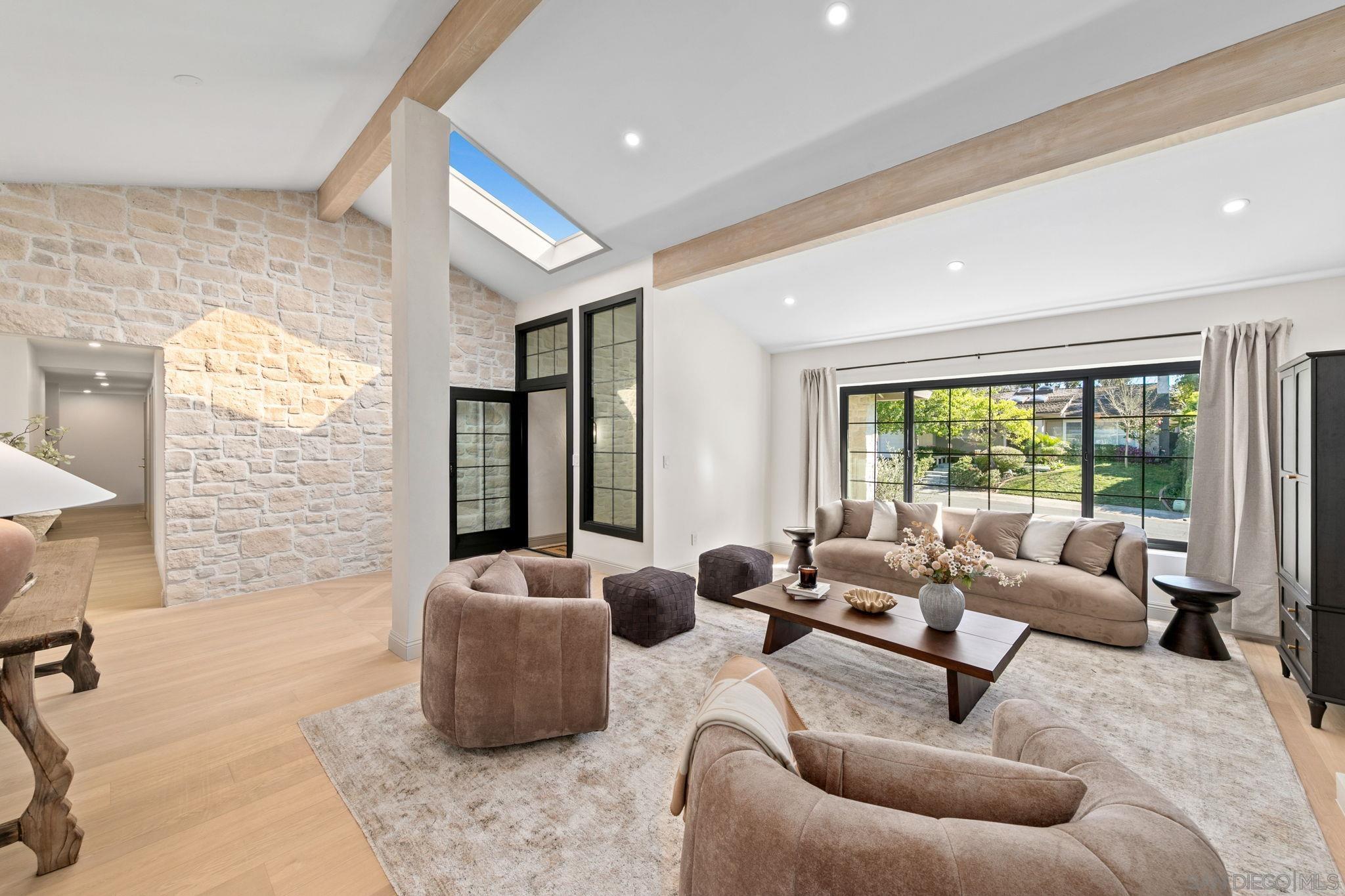 Detail Gallery Image 13 of 63 For 8390  Cliffridge Ln, La Jolla,  CA 92037 - 4 Beds | 2/1 Baths